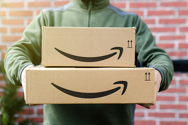 Tutti contro Amazon… ma poi ci vogliono lavorare