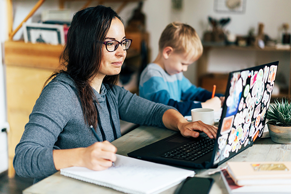 Sicuri che una mamma sia un peso per l’azienda?