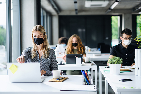 Straordinari, flessibilità e aumenti: l’anno di lavoro nella pandemia