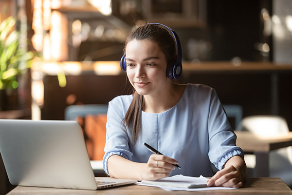 Apprendere le lingue online: una soluzione a prova di crisi