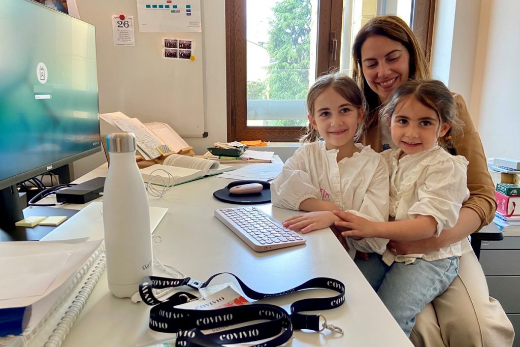 Bimbi in ufficio, il lavoro a misura di famiglia